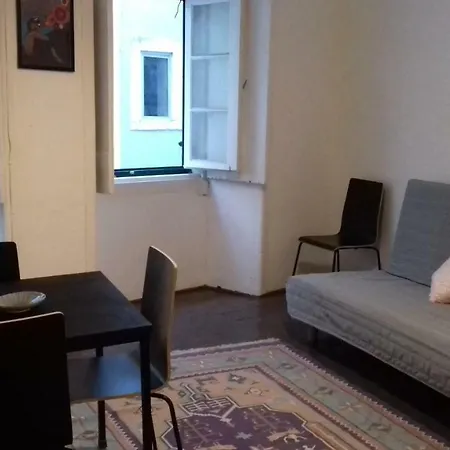 Apartment Center | Chiado Typical Small Flat *