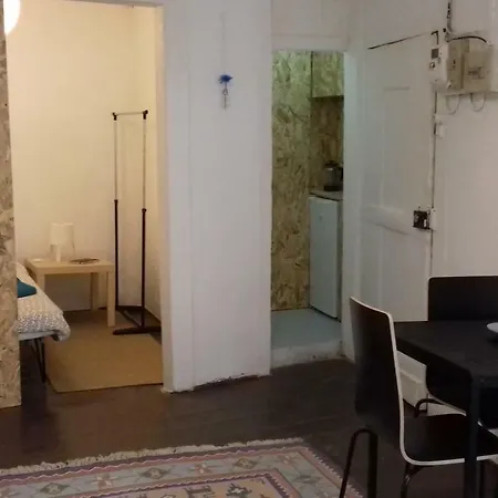 Center | Chiado Typical Small Flat Apartamento